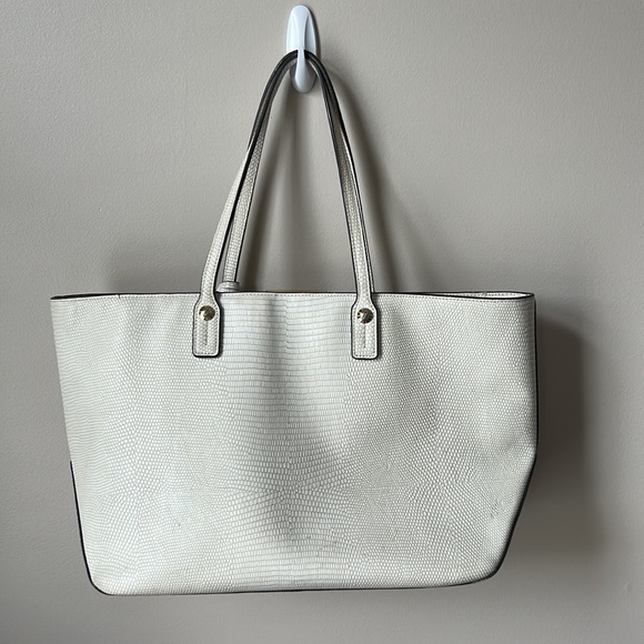 Classic off white Hendri Bendel tote - Picture 3 of 6